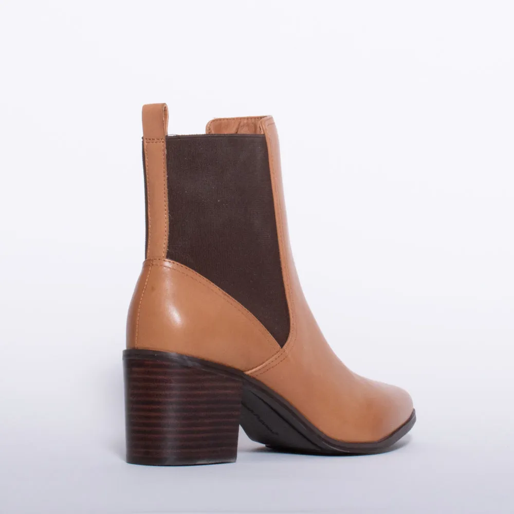 Vala Tan Boot